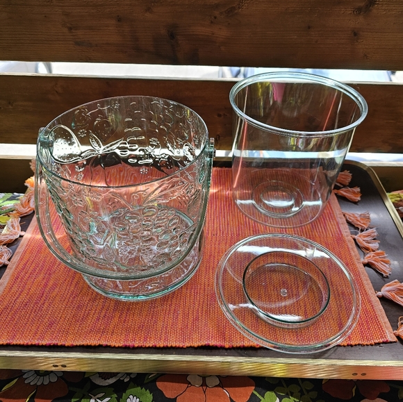 Seafoam Green Vintage Acrylic Ice Bucket - Picture 2 of 4